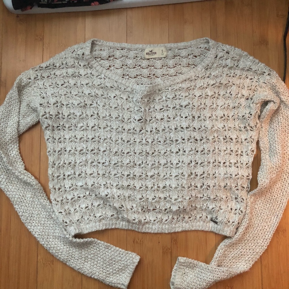 Hollister pullover cropped cream sweater